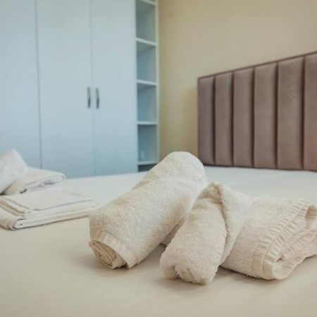 Luxury Apartment At Myslym Shyri Tirana Bagian luar foto