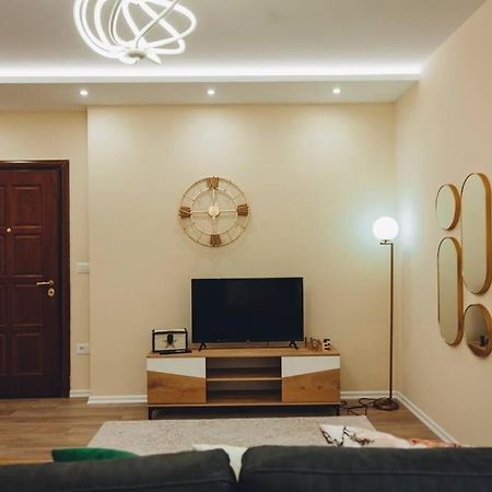 Luxury Apartment At Myslym Shyri Tirana Bagian luar foto