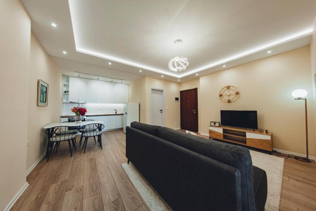Luxury Apartment At Myslym Shyri Tirana Bagian luar foto
