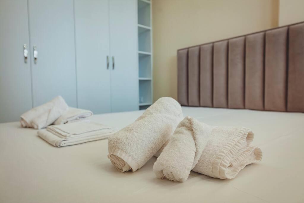 Luxury Apartment At Myslym Shyri Tirana Bagian luar foto