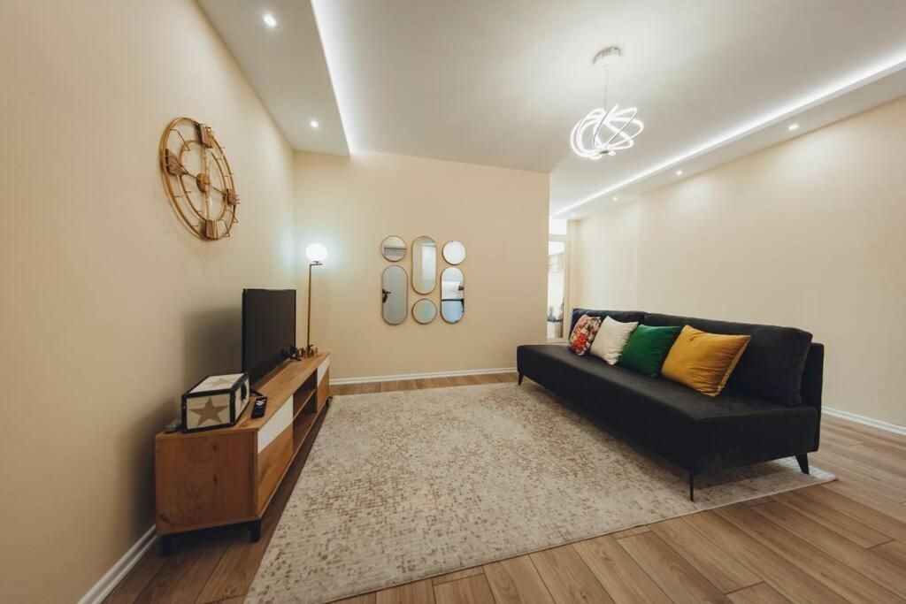 Luxury Apartment At Myslym Shyri Tirana Bagian luar foto